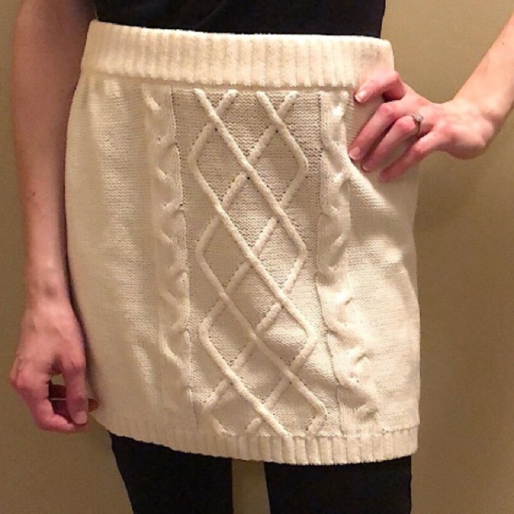 Cute knitted mini skirt - Picture 8 of 11
